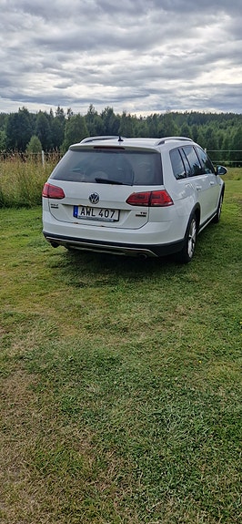 Volkswagen Golf Alltrack 8 of 10