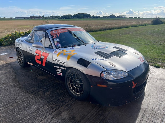 Mazda MX-5 4 of 8
