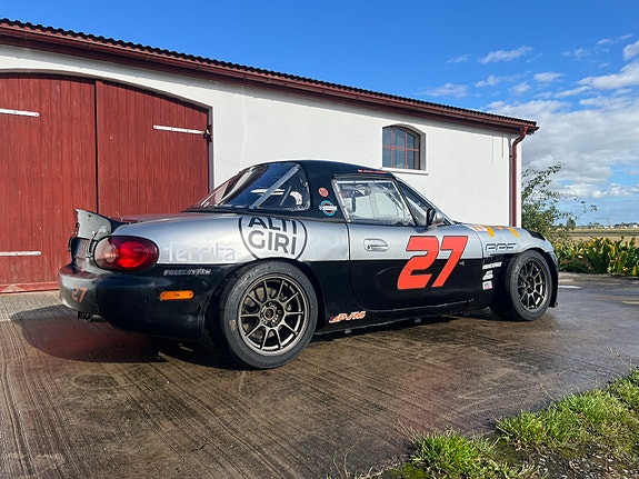 Mazda MX-5 3 of 8