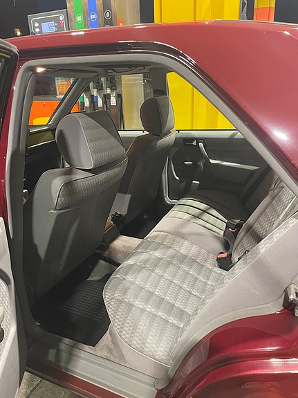 Mercedes-Benz 190 E 4 of 4