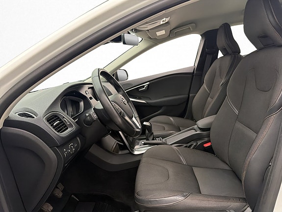 Volvo V40 Cross Country 11 of 30