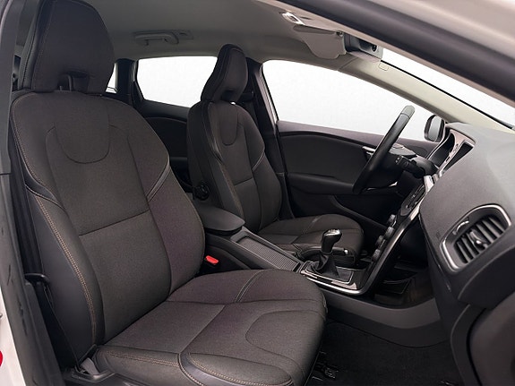 Volvo V40 Cross Country 14 of 30