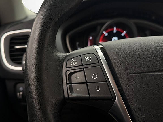 Volvo V40 Cross Country 18 of 30