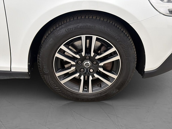 Volvo V40 Cross Country 30 of 30