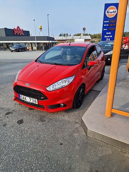 Ford Fiesta 2 of 4