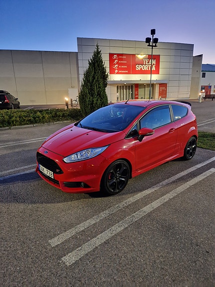 Ford Fiesta 3 of 4