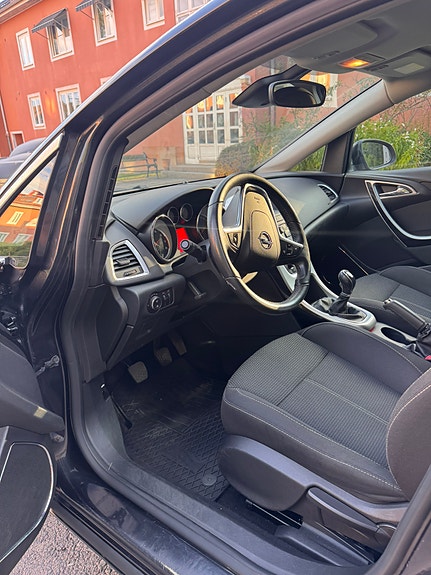 Opel Astra 8 of 14