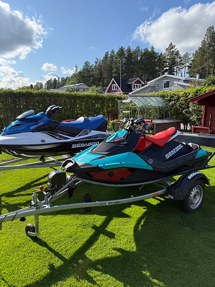 Sea-Doo Spark Trixx & Sea-Doo GTX 215 3 of 3