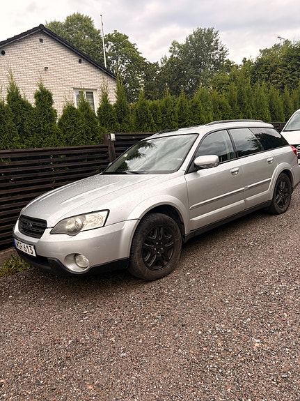 Subaru Outback 2 of 5