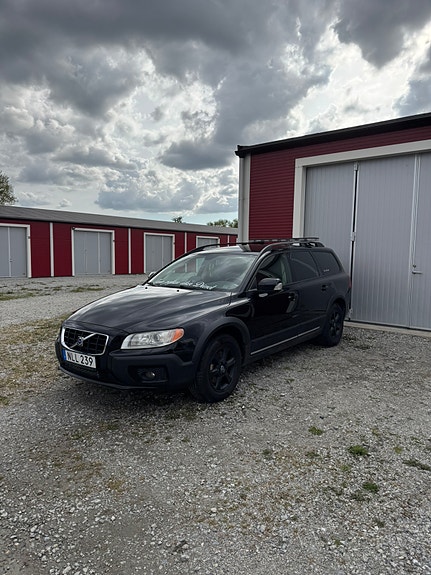 Volvo XC70 2 of 10