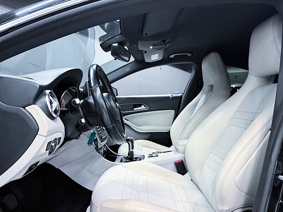 Mercedes-Benz CLA200 5 of 12