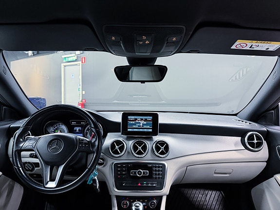 Mercedes-Benz CLA200 3 of 12