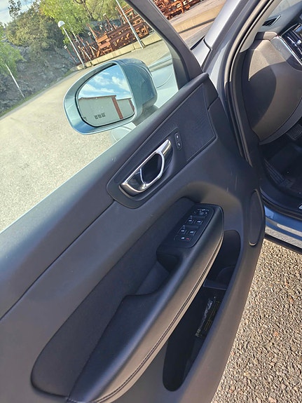 Volvo XC60 8 of 23