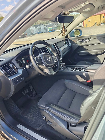 Volvo XC60 16 of 23