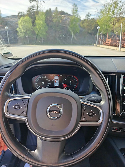 Volvo XC60 14 of 23