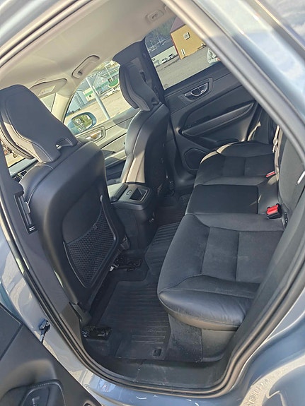 Volvo XC60 17 of 23