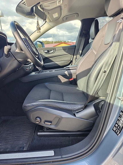 Volvo XC60 11 of 23