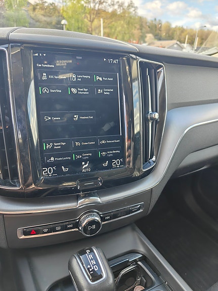 Volvo XC60 12 of 23