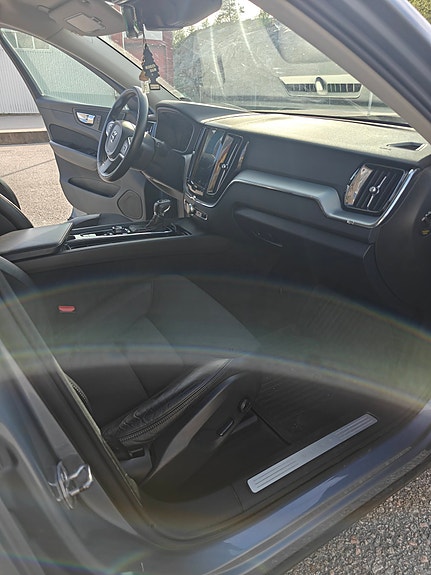 Volvo XC60 10 of 23