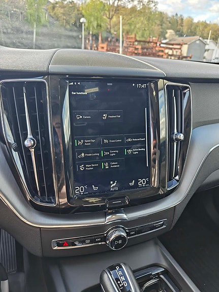 Volvo XC60 15 of 23