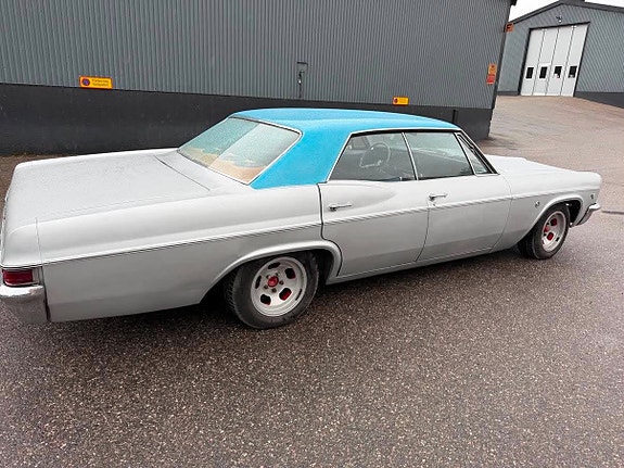 Chevrolet Impala 7 of 30