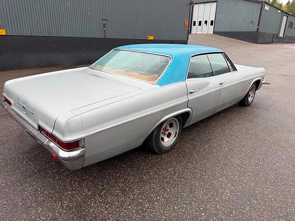 Chevrolet Impala 5 of 30