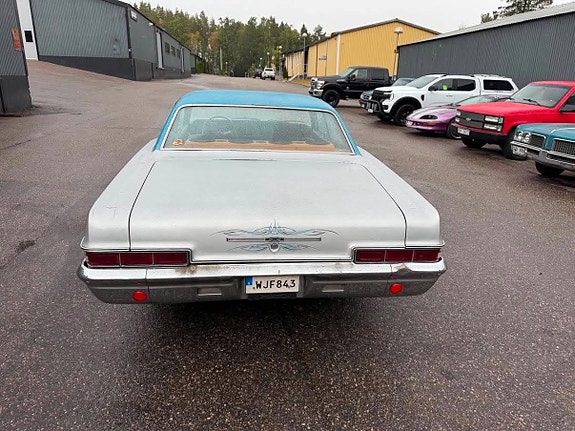 Chevrolet Impala 12 of 30