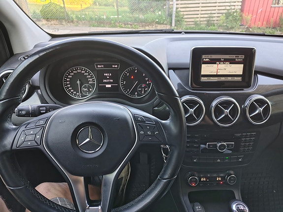 Mercedes-Benz B180 5 of 5
