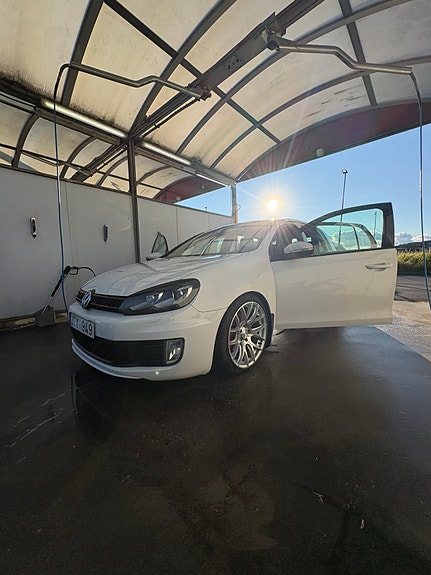 Volkswagen Golf VI 2 of 7