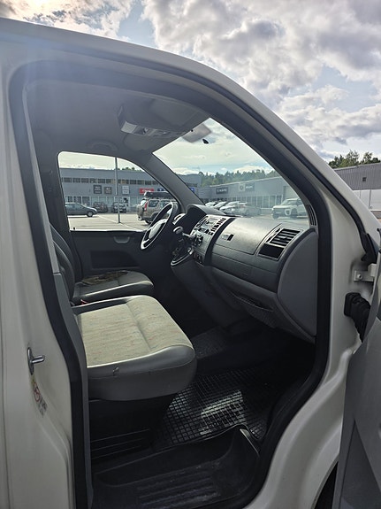 Volkswagen Transporter 13 of 13