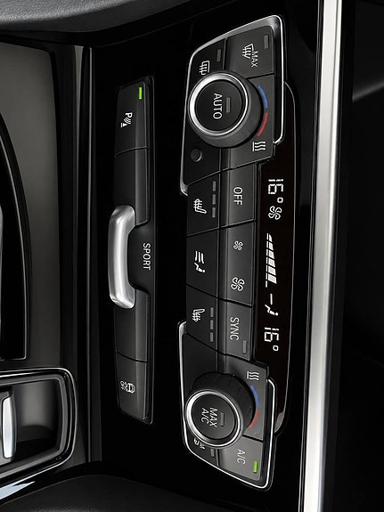 BMW 218i 15 of 17