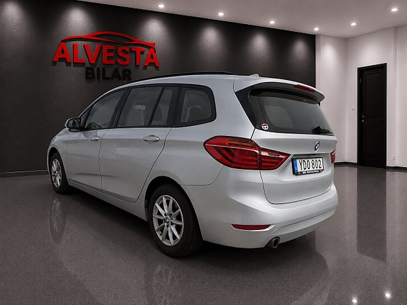 BMW 218i 3 of 17