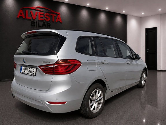 BMW 218i 4 of 17