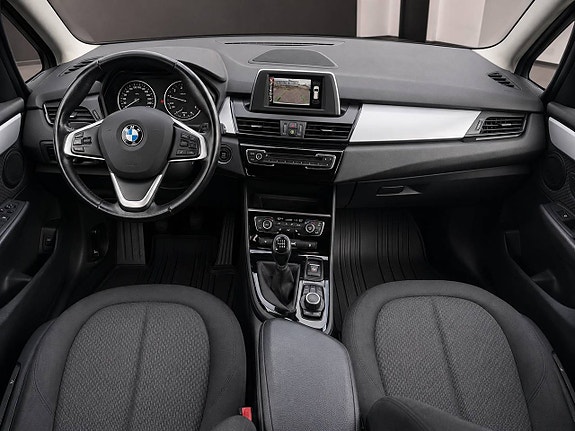 BMW 218i 7 of 17