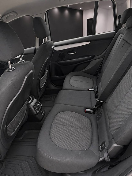 BMW 218i 6 of 17