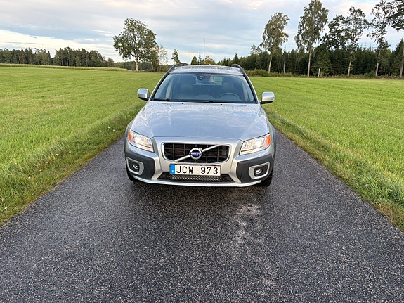 Volvo XC70 3 of 12