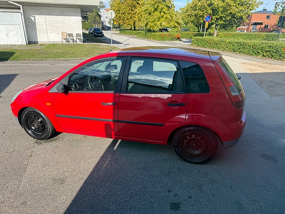 Ford Fiesta 2 of 8