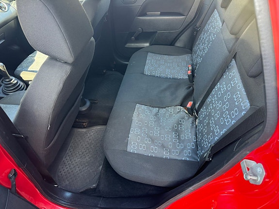 Ford Fiesta 6 of 8