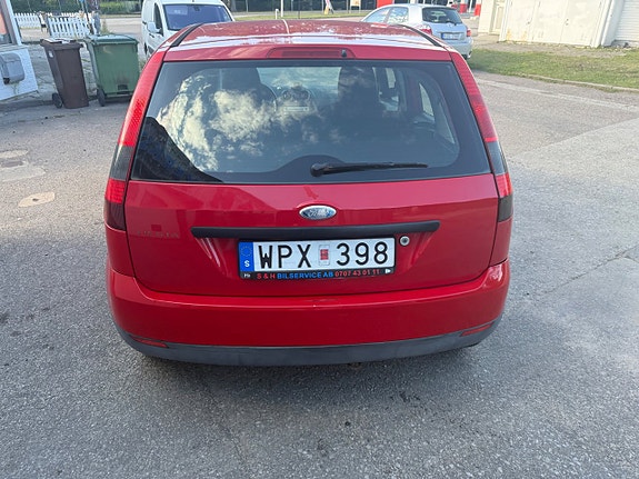 Ford Fiesta 5 of 8