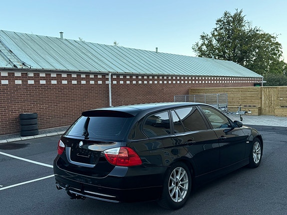 BMW 320i 4 of 9