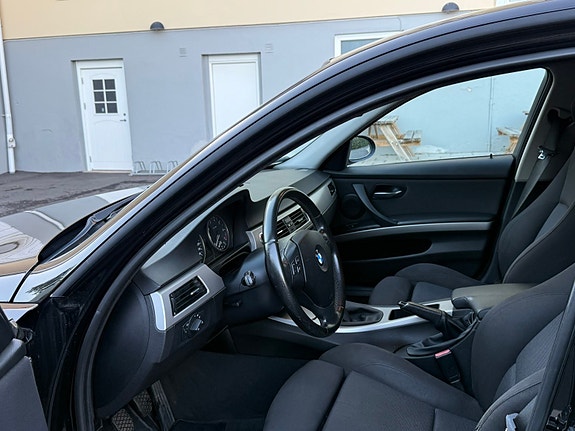 BMW 320i 7 of 9
