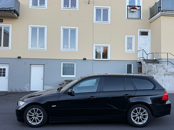 BMW 320i 6 of 9