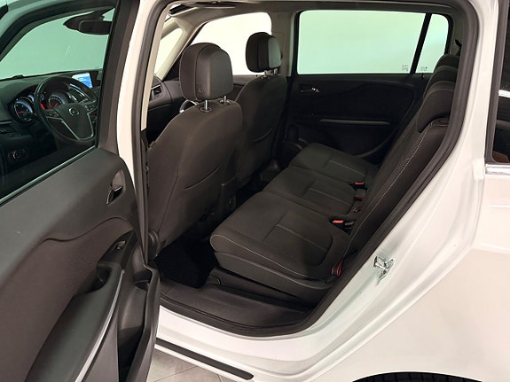Opel Zafira Tourer 13 of 26