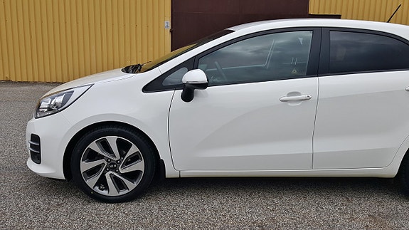 Kia Rio 25 of 25