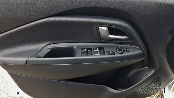 Kia Rio 23 of 25
