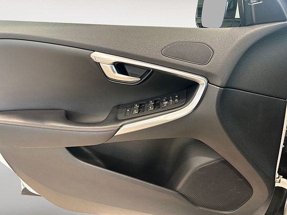 Volvo V40 Cross Country 24 of 26