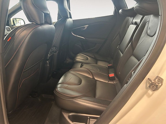 Volvo V40 Cross Country 15 of 26
