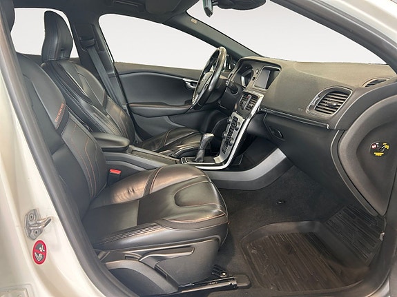 Volvo V40 Cross Country 16 of 26