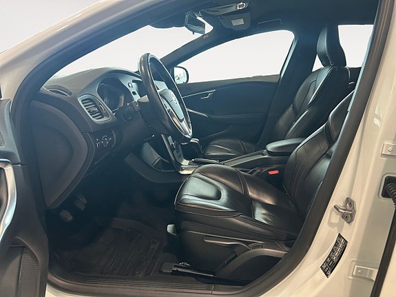 Volvo V40 Cross Country 10 of 26