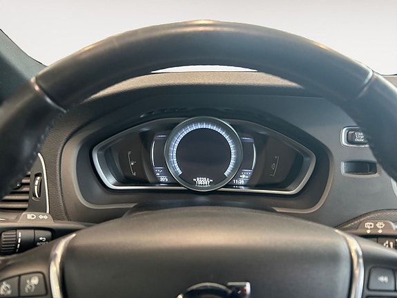 Volvo V40 Cross Country 13 of 26
